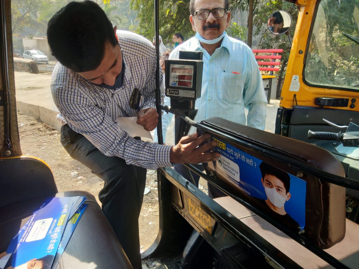 wear mask pamphlet in auto rickshaw-2