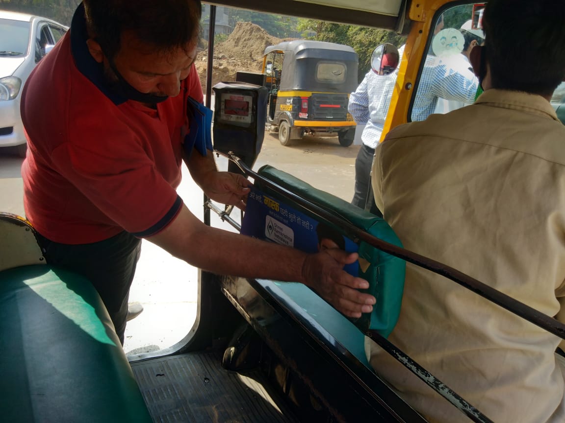 wear mask pamphlet in auto rickshaw-6