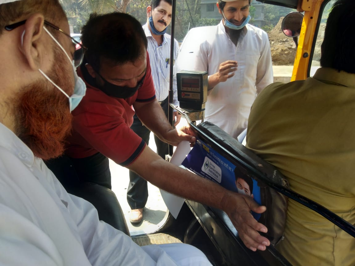 wear mask pamphlet in auto rickshaw-9