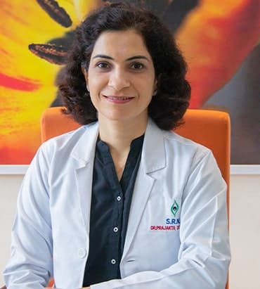 dr. prajakta Deshpande-cataract & refractive surgeon